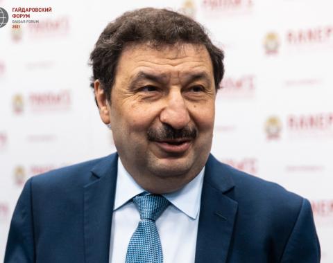 Владимир Мау предложил студентам обсудить плюсы и минусы дистанционного образования