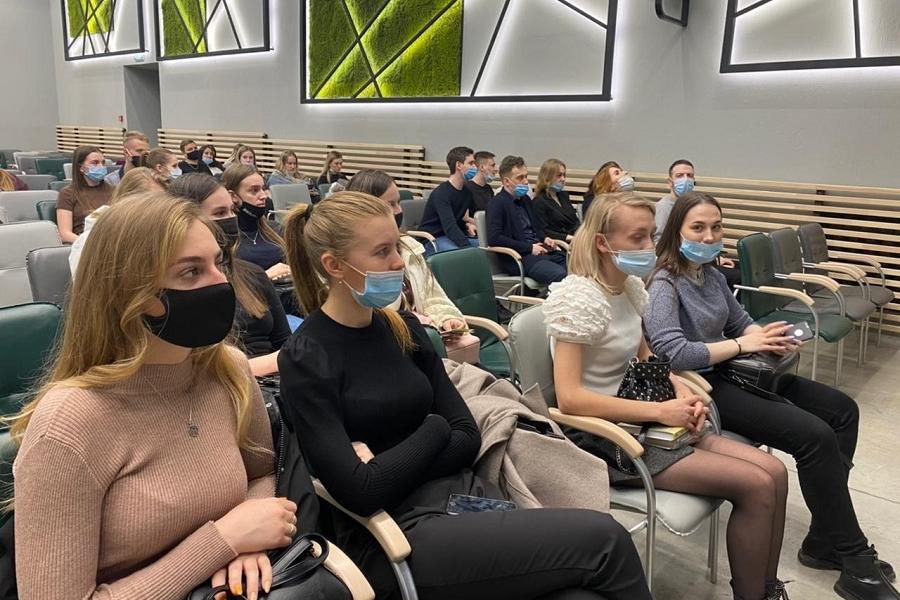 В заседании студенческого научного кружка по административному праву принял участие судья Московского районного суда