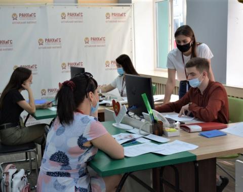 Приглашаем абитуриентов в Московский филиал Президентской академии