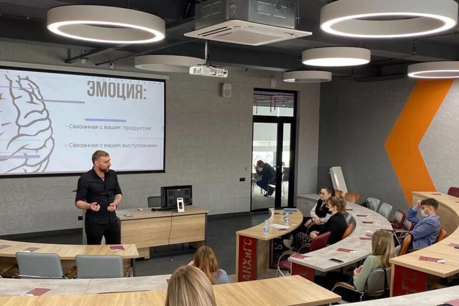 В академии прошел научный образовательный интенсив «Коротко о главном», организованный Студенческим Научным Обществом