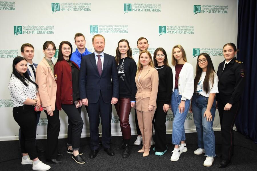 Губернатор Московского края встретился с лидерами студенческих СМИ высших учебных заведений