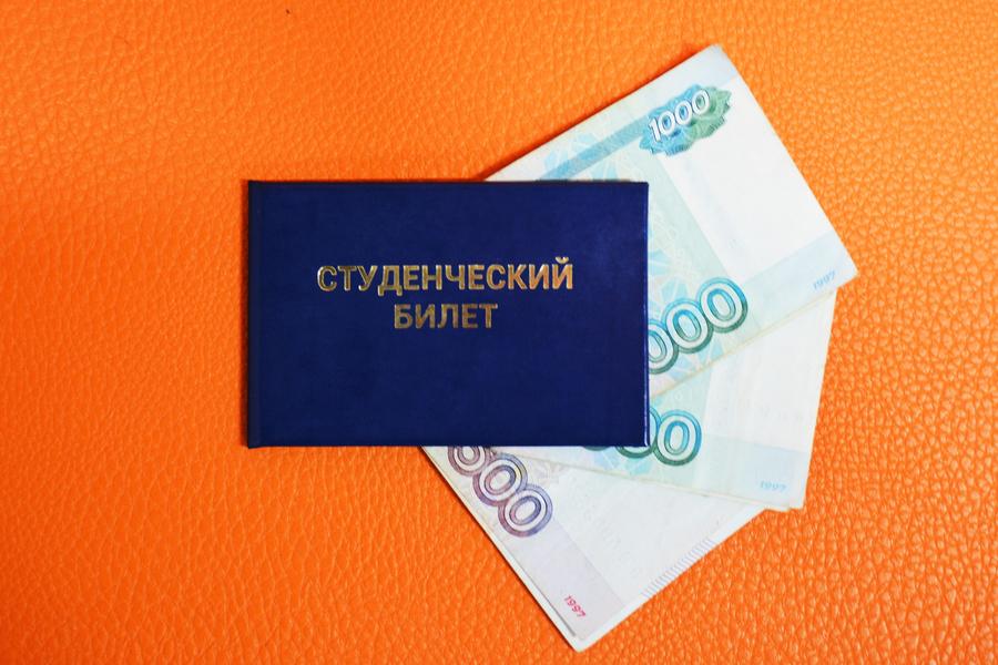 Известны имена получателей повышенной стипендии по итогам зимней сессии 2023/2024