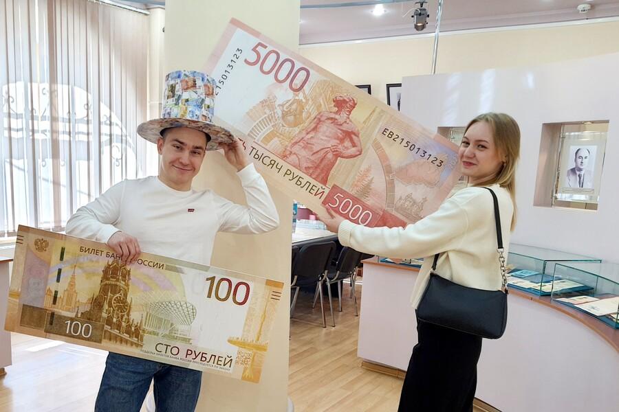 От счетов до электроники: путешествие студентов Академии по истории банковского дела